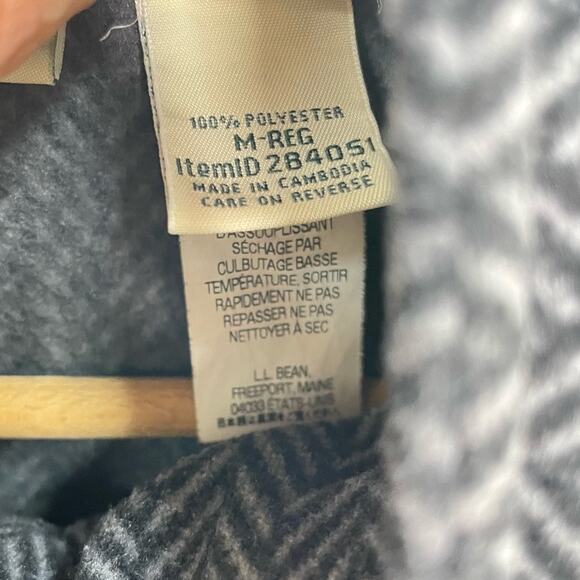 L.L. Bean Women’s Size M Gray & Black Herringbone Full Zip Fleece Poncho Jacket - Picture 8 of 10